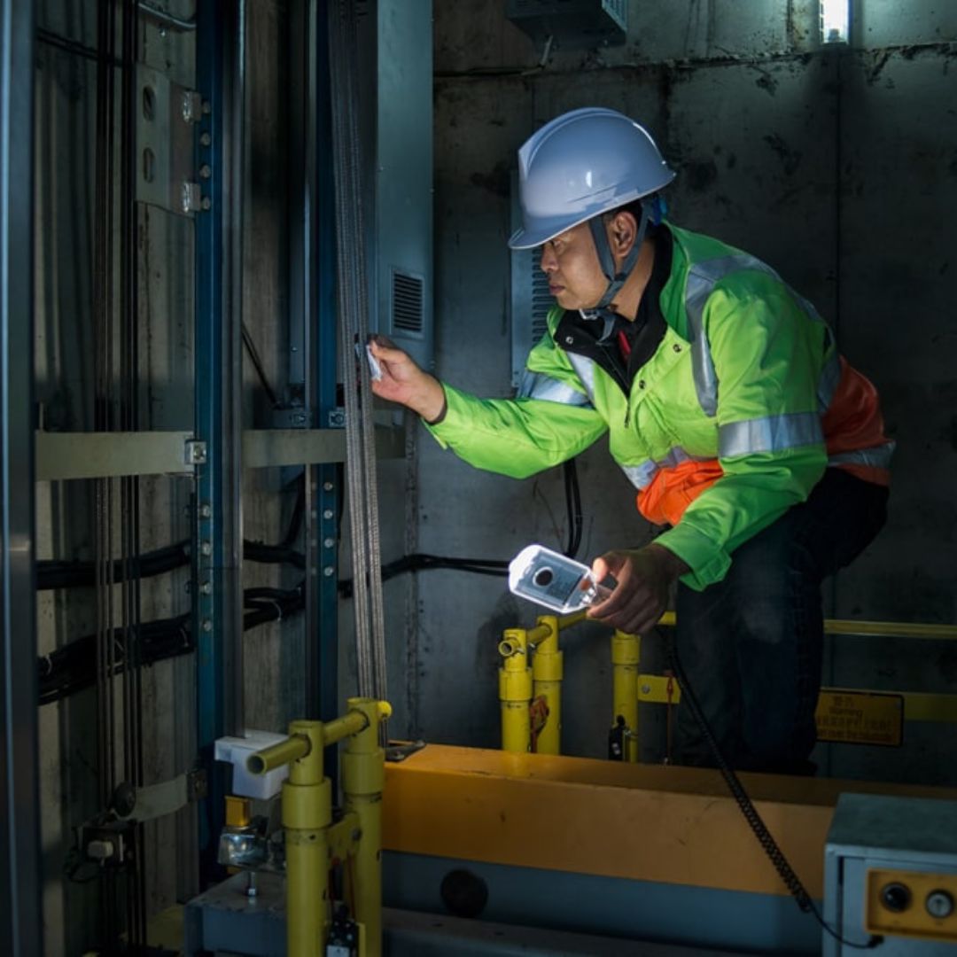 lift services in UAE (1)